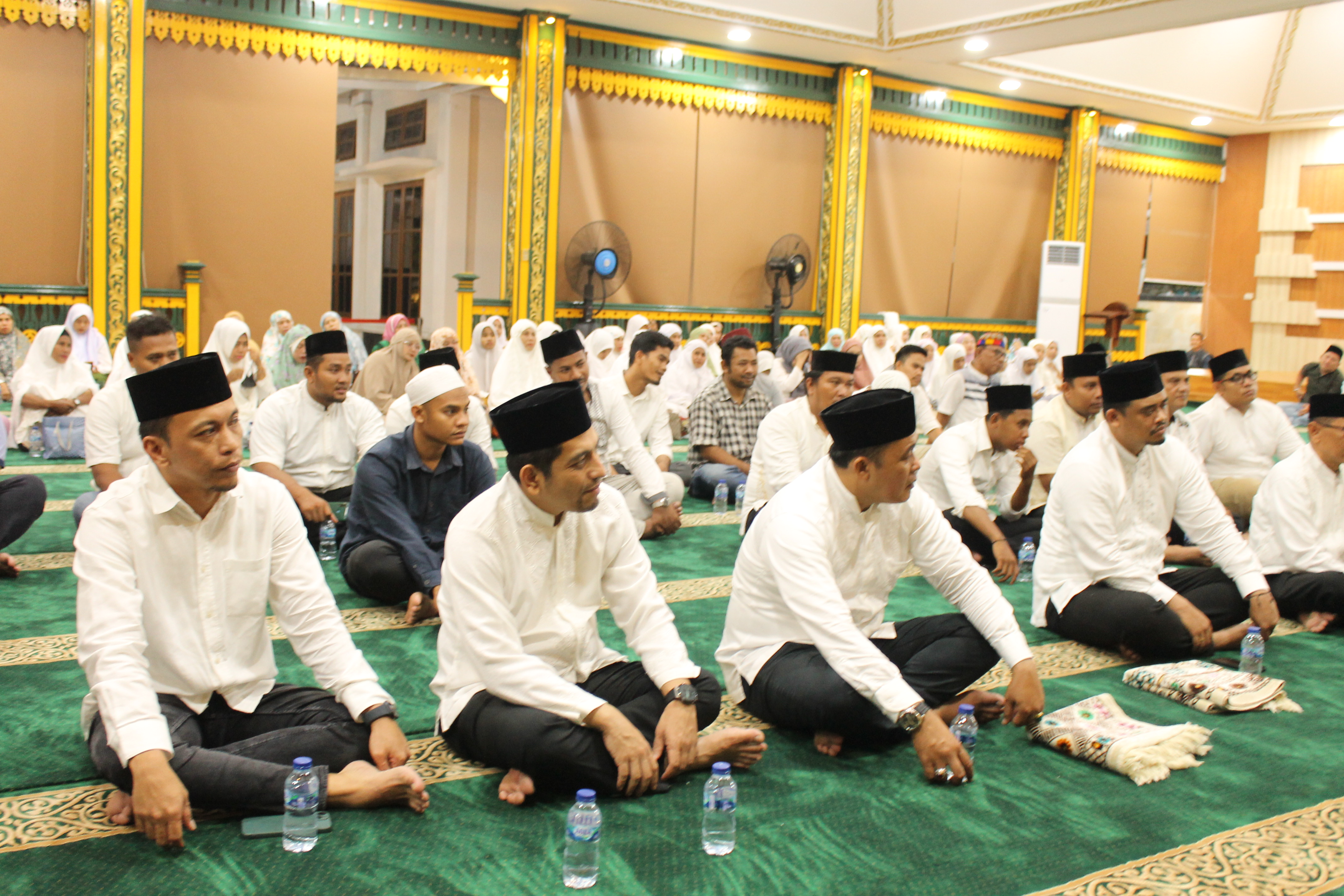 Di malam Ketujuh Ramadhan Jajaran Kecamatan Medan Maimun Sholat Tarawih Berjamaah Bersama Bapak Walikota Medan